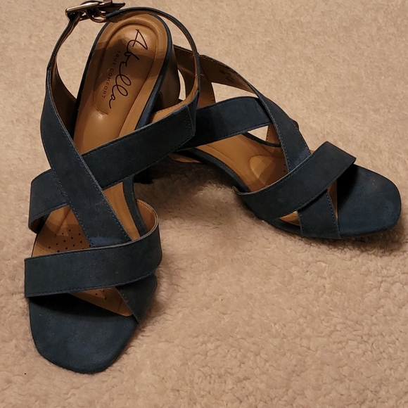 True Comfort Sandals - Picture 1 of 3